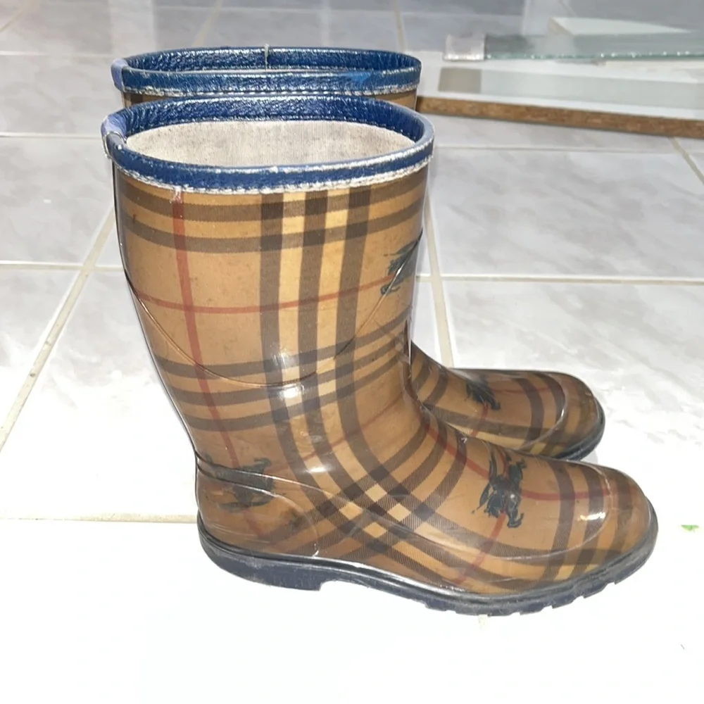 Burberry rain boots - Picture 4 of 10